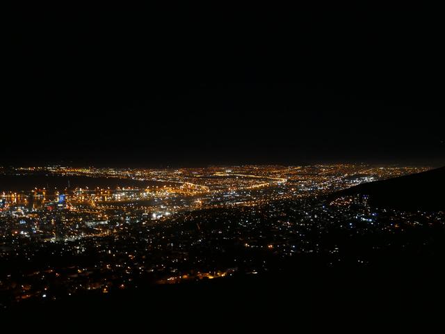 画像: オレンジ色の夜景が印象的でした(2019年7月 担当者撮影)