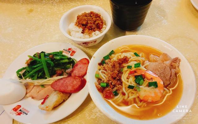 画像: 台湾の国民食!魯肉飯(るーろーはん)と海老の風味が香る担仔麺をどうぞ(弊社スタッフ撮影2019年6月) ※ツアー日程3日目昼食でご提供いたします。仕入れ状況等の事由により、料理の一部が写真と異なる場合がございます。