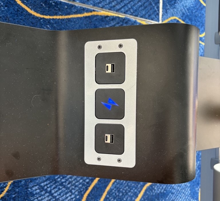 画像: 電源ポート(イメージ)