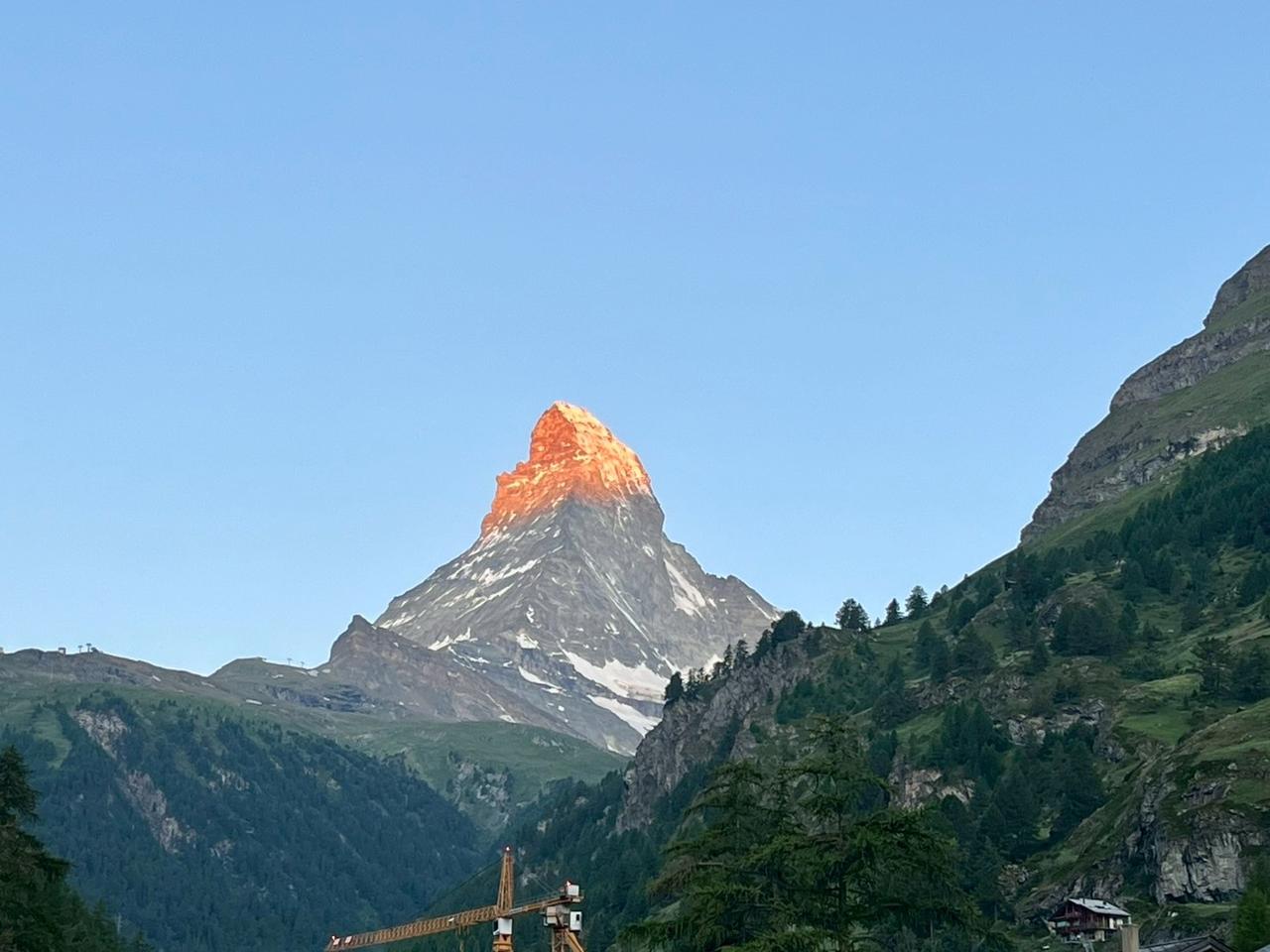 画像: 朝焼けマッターホルン（弊社添乗員撮影）