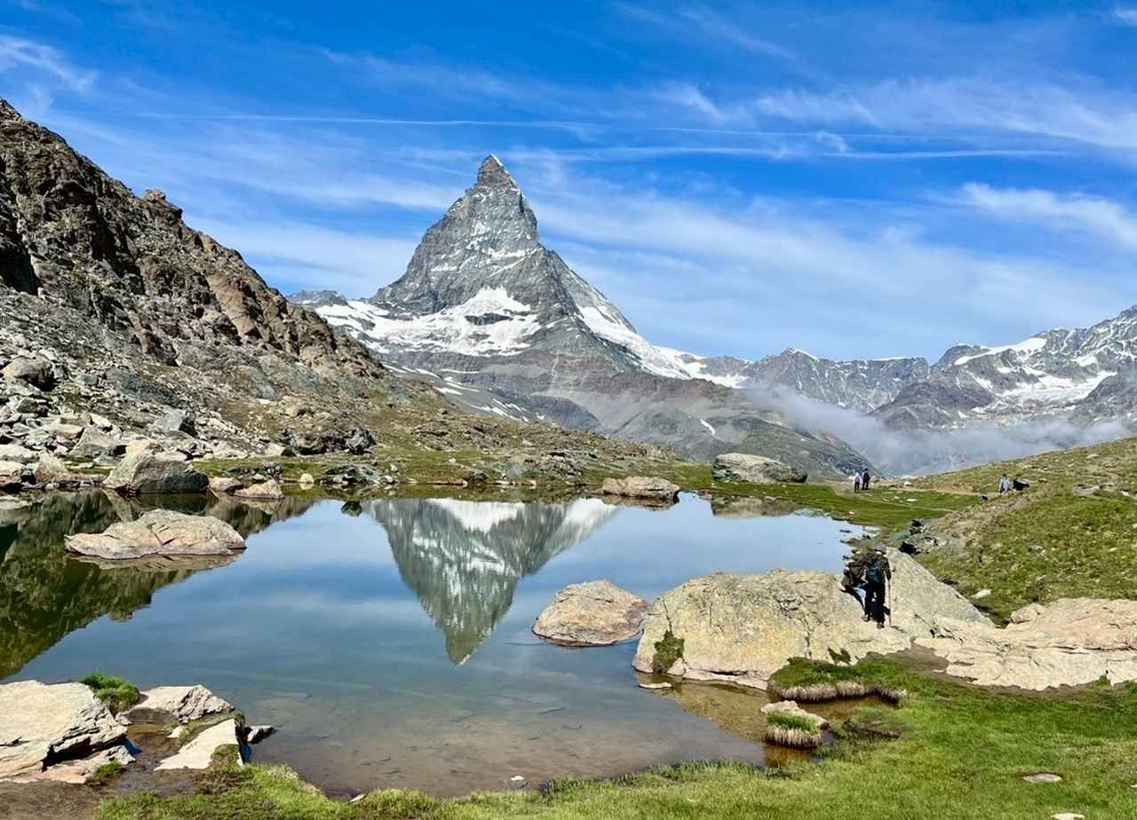 画像: リッフェル湖に映る逆さマッターホルン（弊社添乗員撮影）