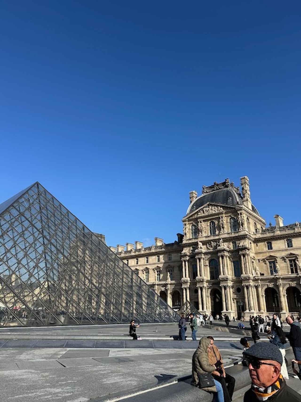 画像: ルーブル美術館（外観）/スタッフ撮影
