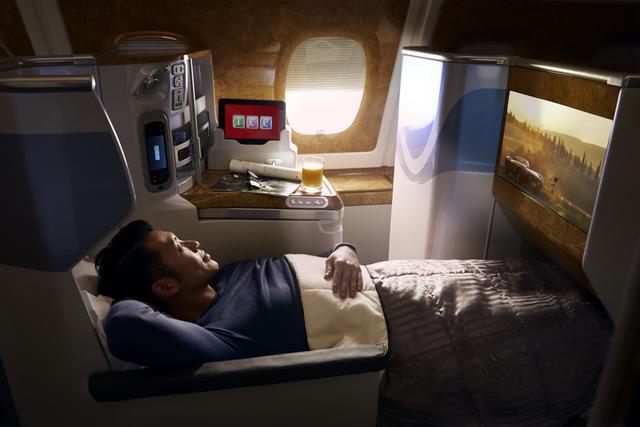 画像: 関西~ドバイ間エミレーツ航空A380ビジネスクラスシート一例※使用機材変更のため、上記の仕様と異なる場合がございます。