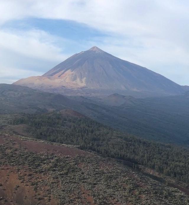 画像: スペイン最高峰 テイデ山(標高3718m)(弊社スタッフ撮影)