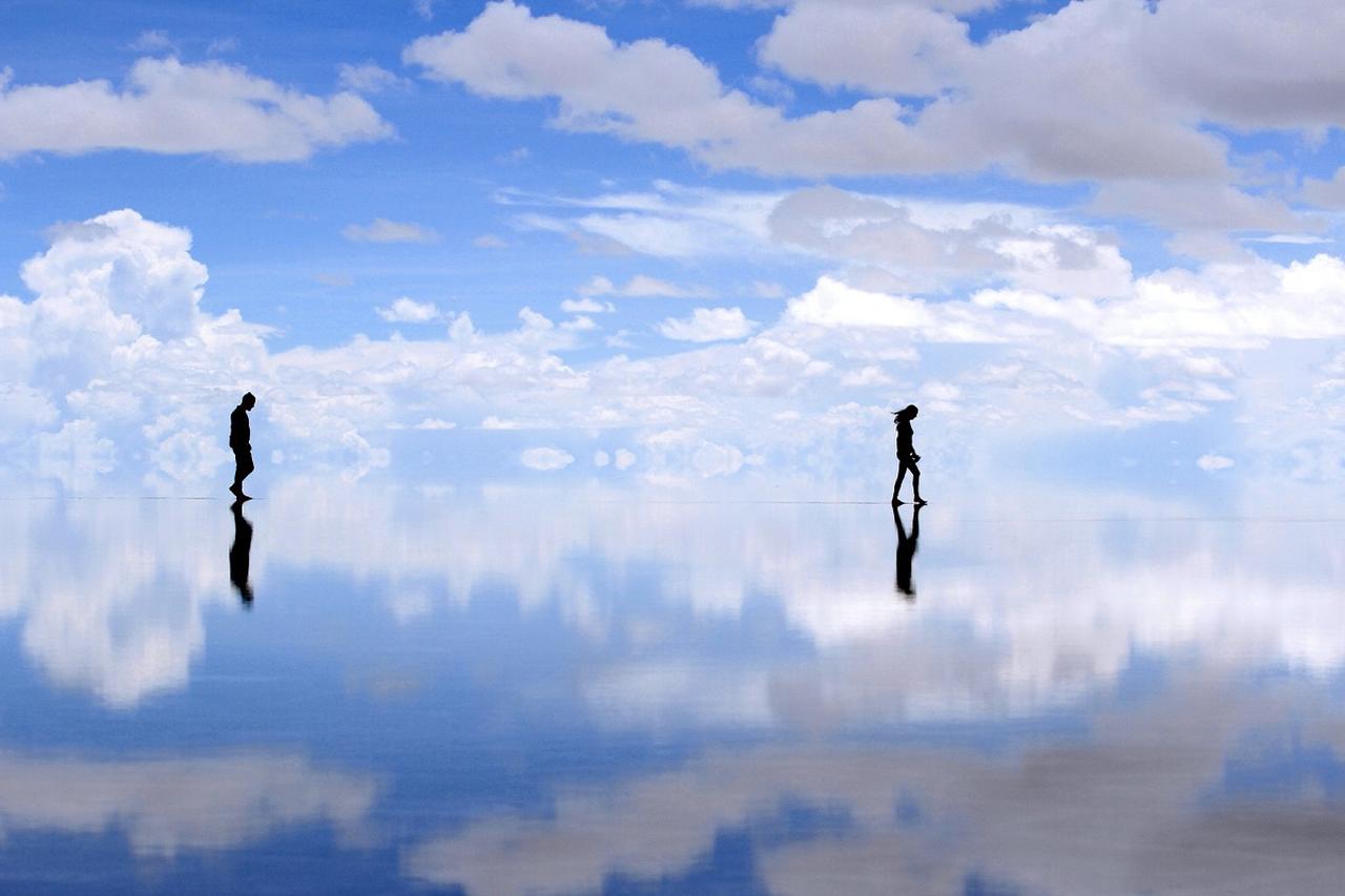 画像: ウユニ塩湖（イメージ）※湖面の状況により鏡張りの景色にならない場合がございます。