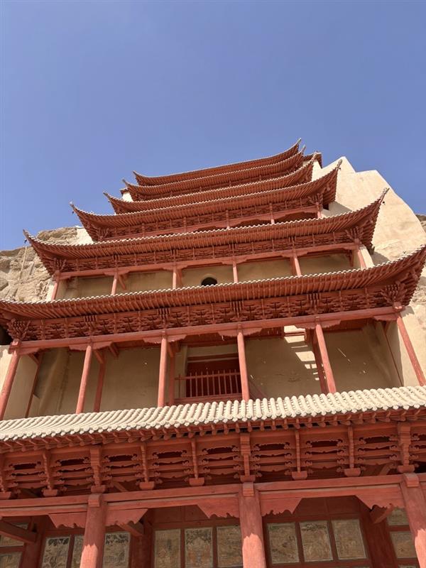 画像: 莫高窟の九層楼（2025年4月 弊社スタッフ撮影）