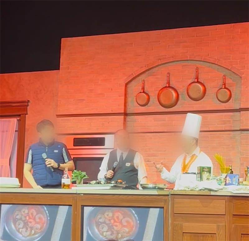 画像: シェフによる料理実演中（筆者撮影）