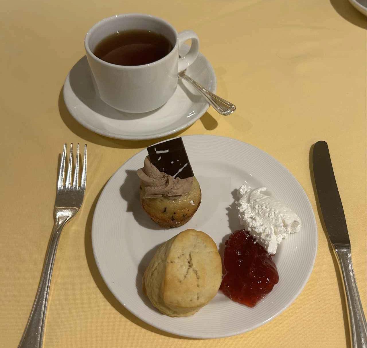 画像: インターナショナルダイニングで提供されるアフタヌーンティー（一例/筆者撮影）