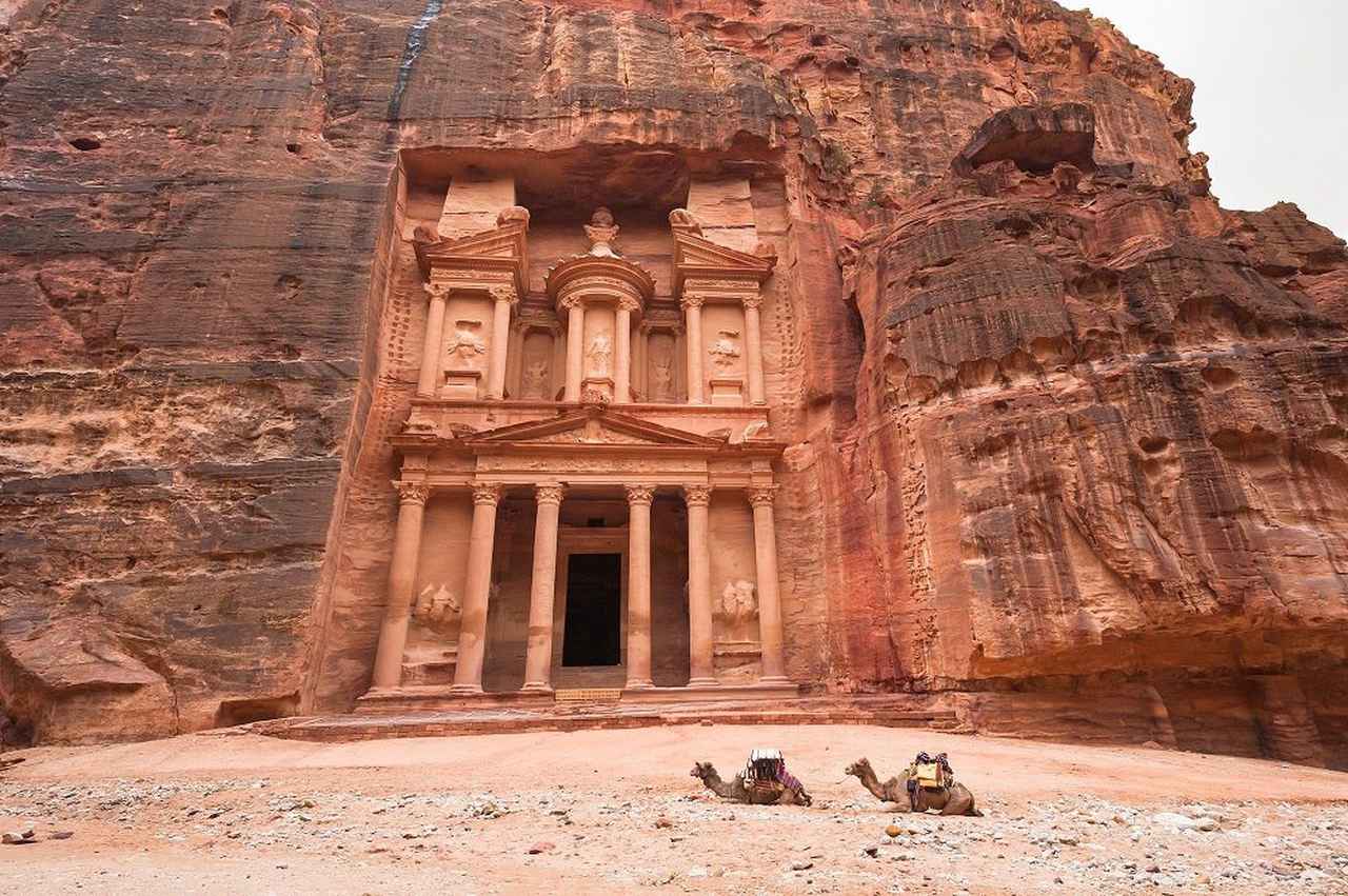 画像: 『昼と夜のペトラ遺跡と死海浮遊体験も　ヨルダン大満喫6日間』｜クラブツーリズム