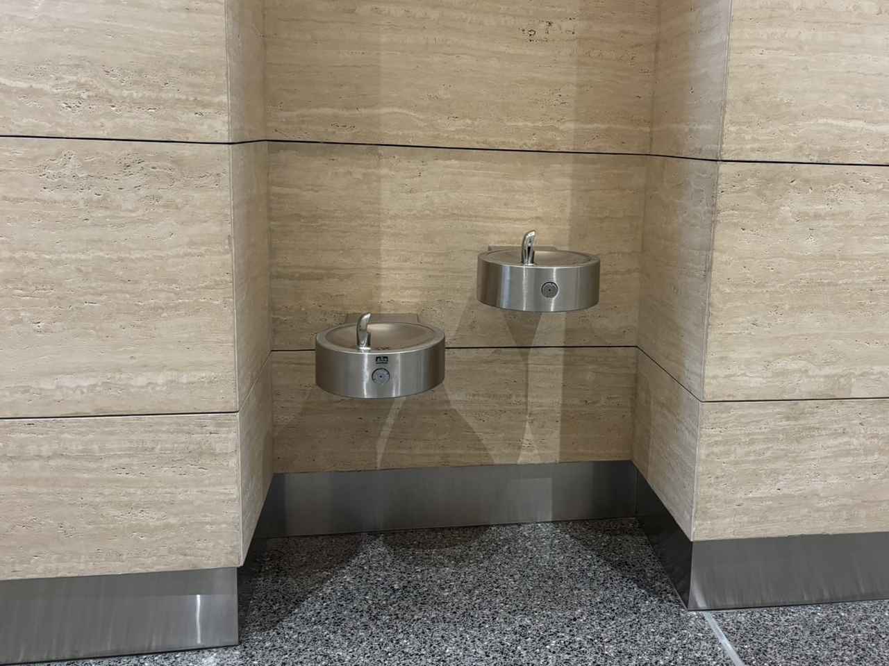 画像: ドーハ国際空港内の給水スポット（イメージ）