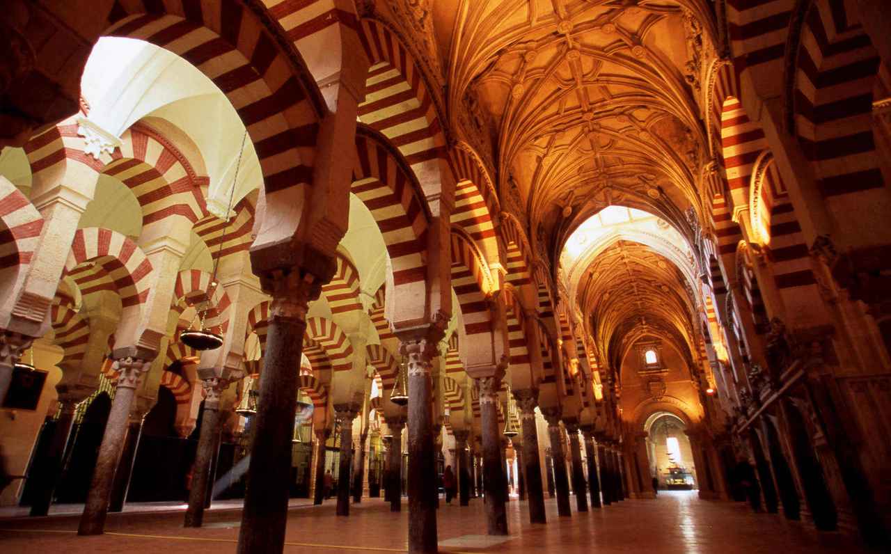 画像: ＜おひとり参加限定の旅＞『燃油サーチャージ不要／各出発日19名限定／関西から添乗員同行／はじめてのスペイン周遊ひとり旅 8日間』｜クラブツーリズム