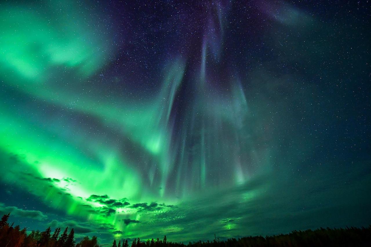 画像: 『＜女性おひとり様参加限定の旅＞キャメロン滝ミニハイキングと逆さオーロラ　イエローナイフ6日間』｜クラブツーリズム