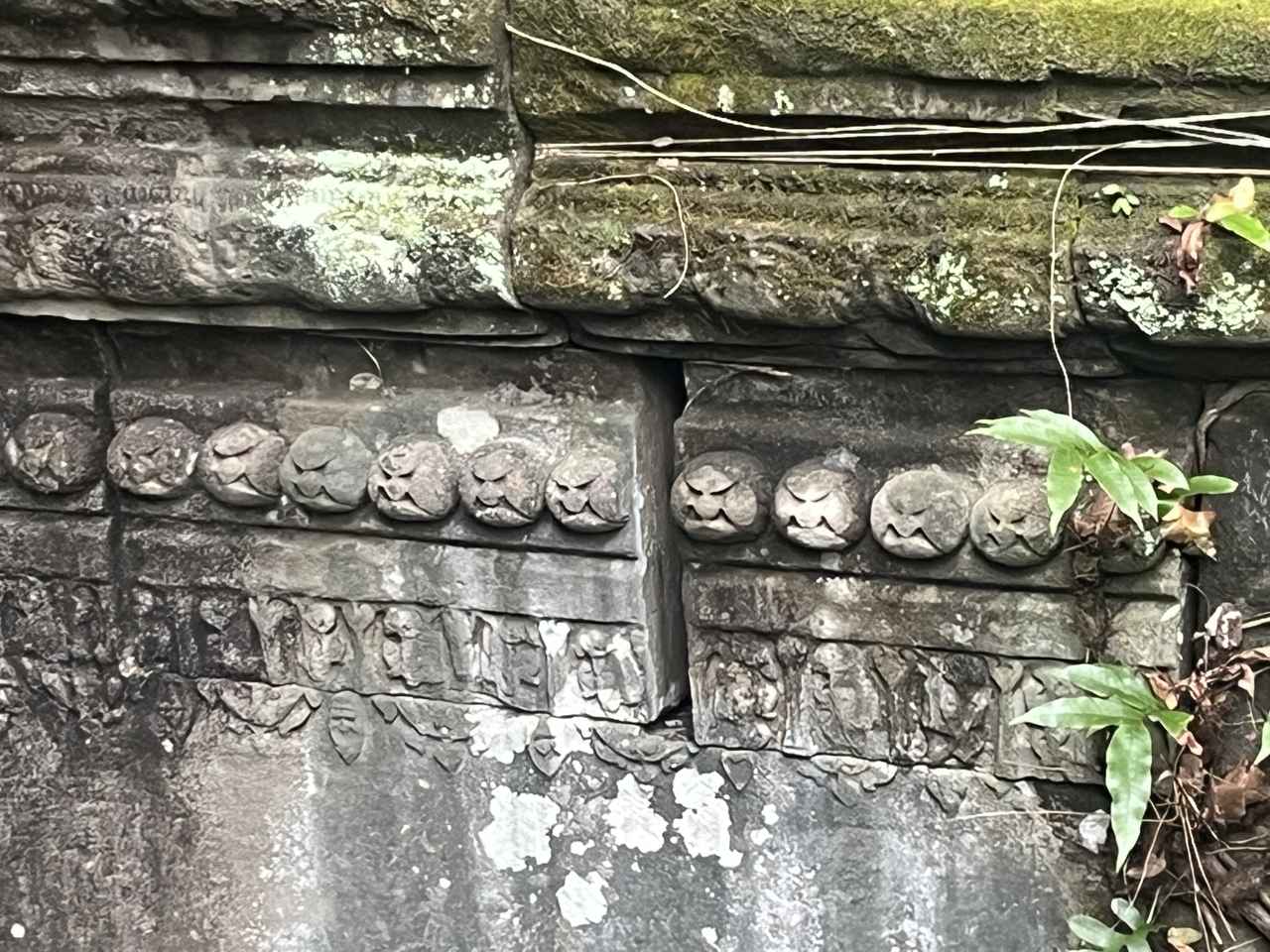 画像: ベンメリアの蓮の花の彫刻(2025年11月弊社スタッフ撮影)