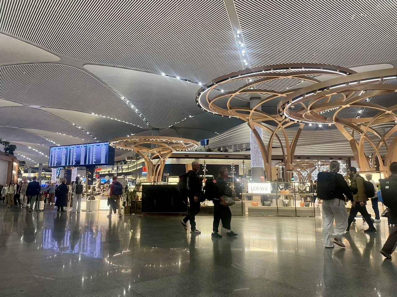 画像: イスタンブール国際空港　中央エリア（筆者撮影）
