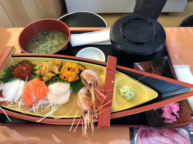 画像: 礼文島・漁協直営店で舟盛御膳の昼食(イメージ)