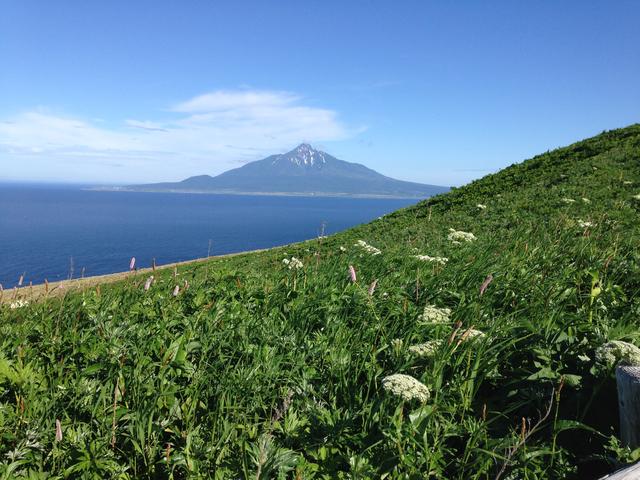 画像: 礼文島・桃岩展望台から見える利尻富士