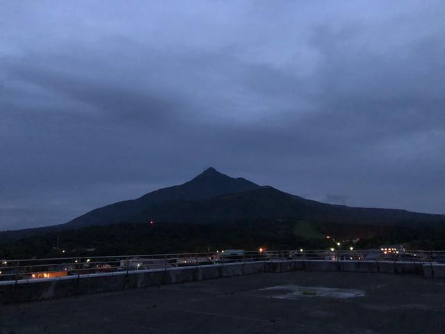 画像: 利尻島・北国グランドホテルに連泊。ホテル屋上からは利尻山を一望