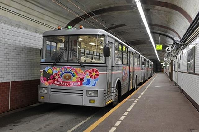 画像: トロリーバス