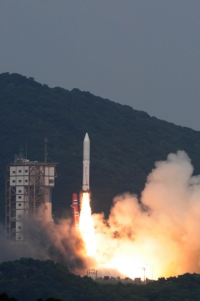 画像: イプシロンロケットの打ち上げの様子(写真提供:肝付町)