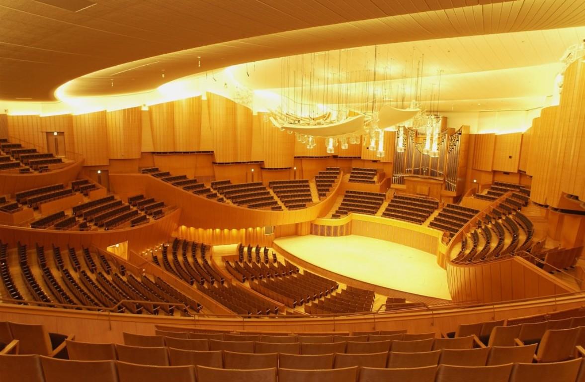 画像: 『世界に誇るKitara（キタラ）ガイド付き見学　桜咲く中島公園・豊平館と札幌パークホテルの昼食』【中島公園現地集合・解散】｜クラブツーリズム