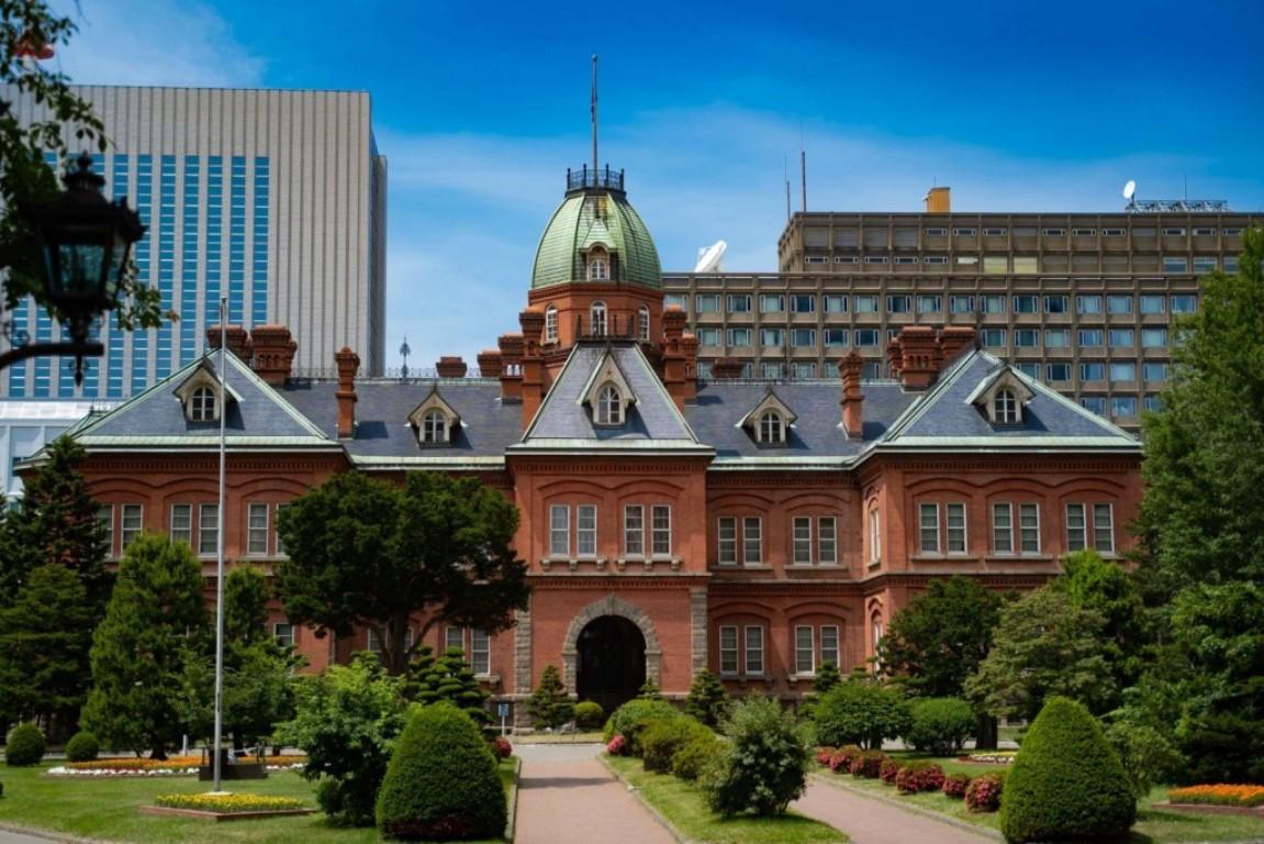 画像: 『桜咲く赤レンガ庁舎ガイド付き見学と優雅なランチ北海道大学植物園　サクラ林と可憐な山野草』【現地集合解散プラン】｜クラブツーリズム