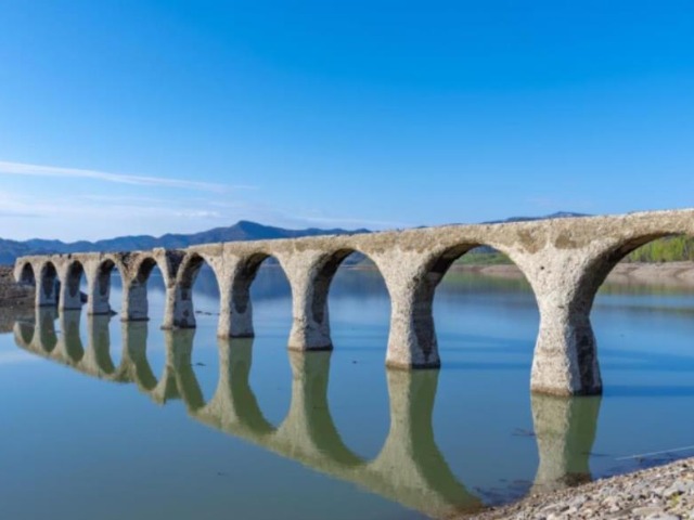 画像: 日本の秘境・絶景ツアー・旅行【タウシュベツ川橋梁（北海道・上士幌町）】│クラブツーリズム