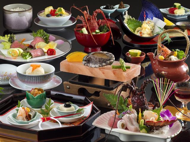 画像: 5日目宿泊「賢島宝生苑」の伊勢海老・鮑の夕食イメージ