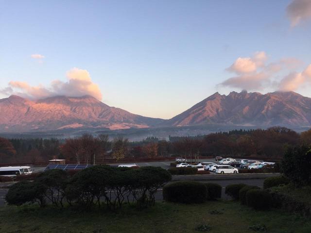 画像: 朝焼けの阿蘇山(イメージ)