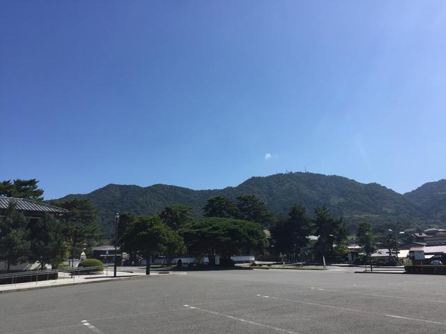 画像: 駐車場から眺める田床山(電波塔が建っているところです/イメージ)