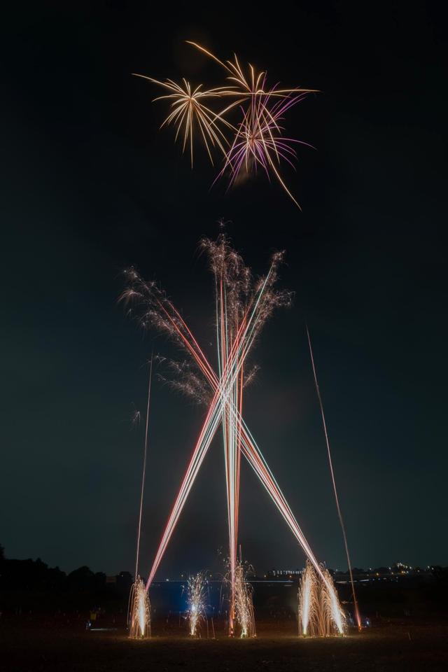 画像1: おもちゃの打ち上げ花火
