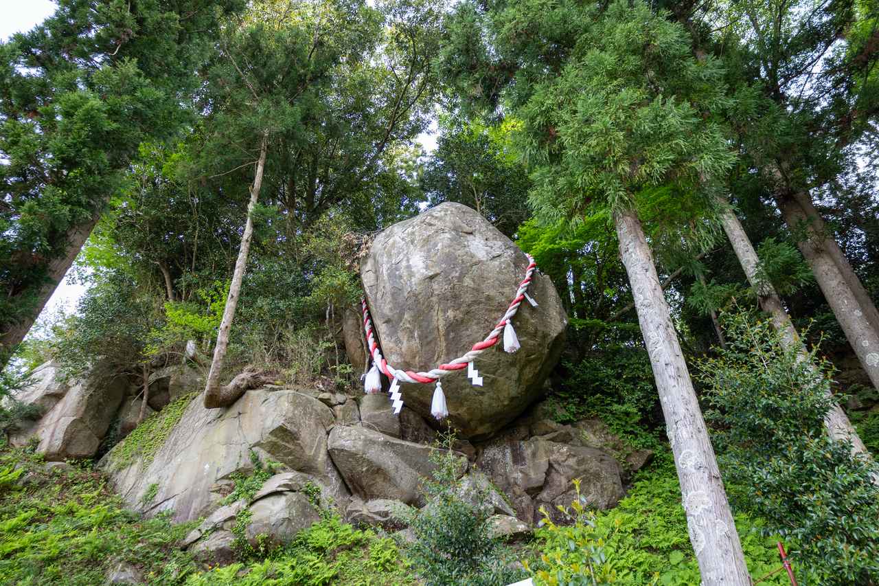 画像: 釣石神社の巨石（イメージ）