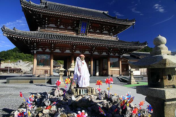 画像: ＜神社仏閣の旅＞『下北半島の聖域・恐山 並ばずにイタコの口寄せ体験と恐山大祭「山主上山式」　2日間』【東京駅出発】｜クラブツーリズム