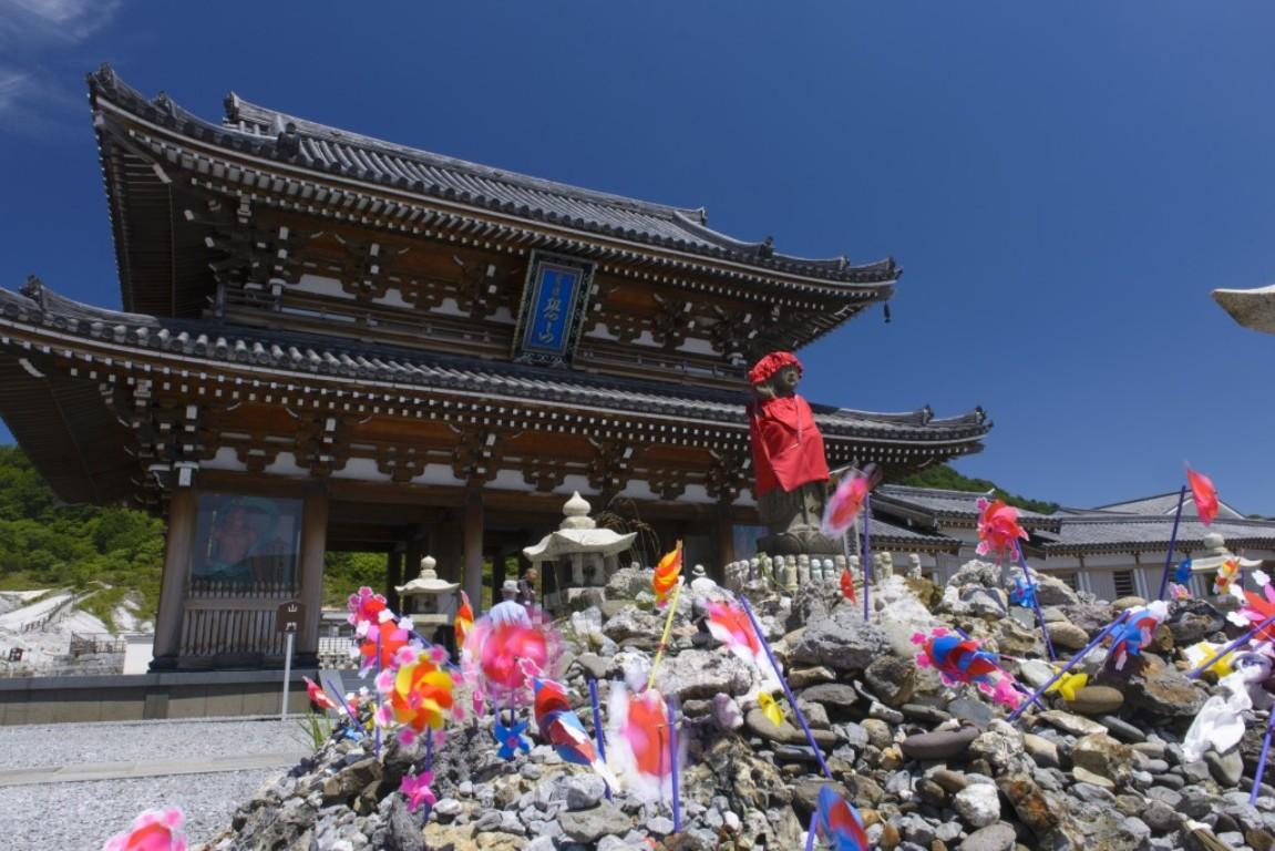 画像: ＜神社仏閣の旅＞『弊社Aランクの温泉宿にも宿泊　並ばずにイタコの口寄せ体験と専門ガイドとめぐる恐山参拝　2日間』【東京駅出発】｜クラブツーリズム
