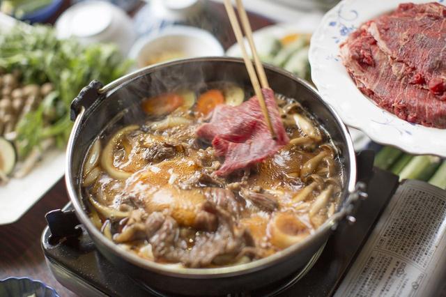 画像: 八ヶ岳・オーレン小屋の馬肉すき焼き