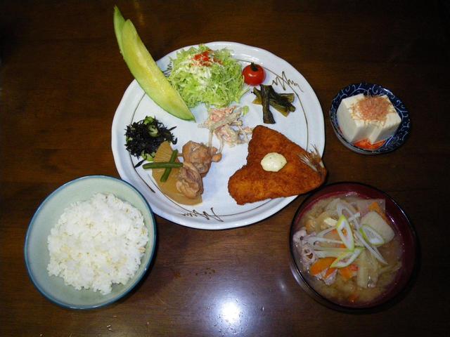 画像: 代表的な山小屋の夕食(八ヶ岳・青年小屋)