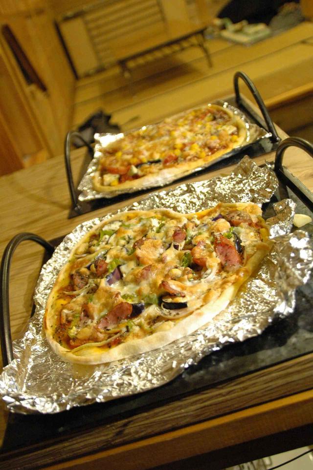 画像: 御嶽山・五ノ池小屋の釜焼きピザ