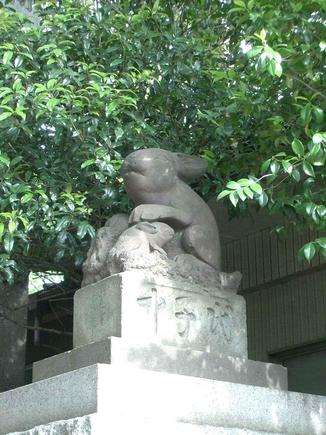画像: 第3回:浦和宿・調神社にある珍しいうさぎの狛犬