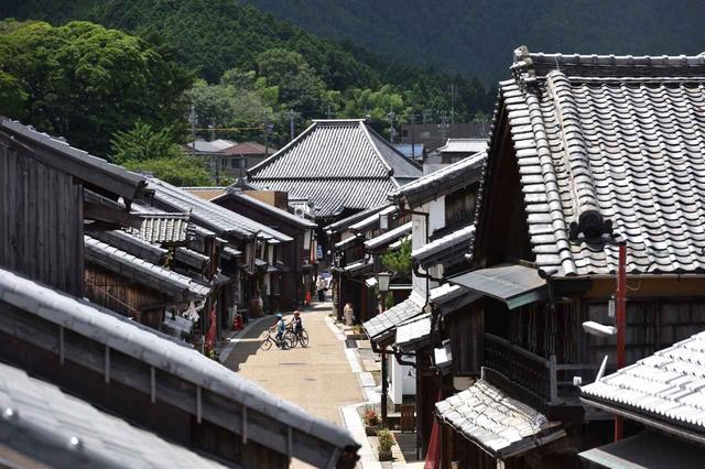 画像: 往時の面影を色濃く留める関の街並