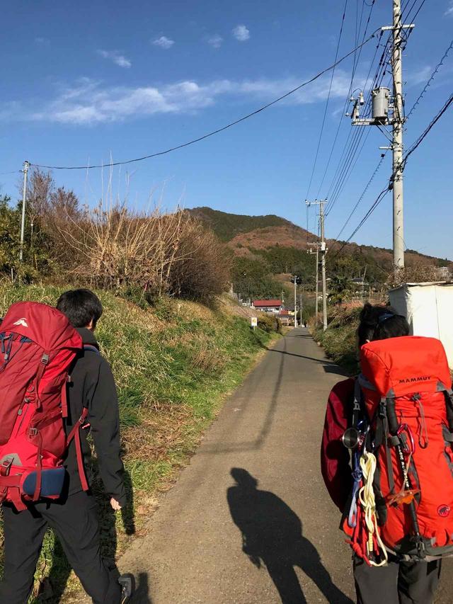画像: 登山口まで歩きます♪のどかですね~