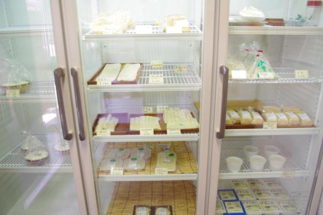 画像: 店内のショーケース。綺麗ですね~