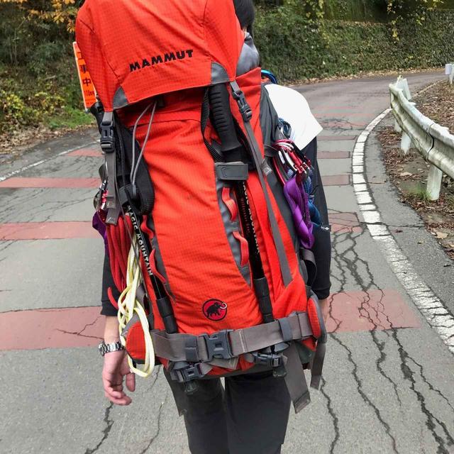 画像: ザックはMAMMUTの35リットルです