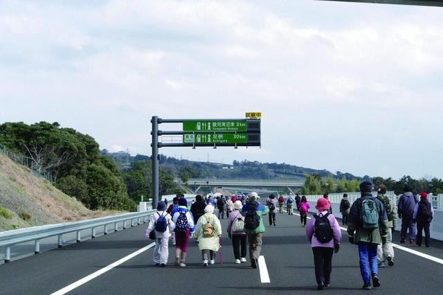 画像: 高速道路ウォークの様子(※写真は過去のイベント)