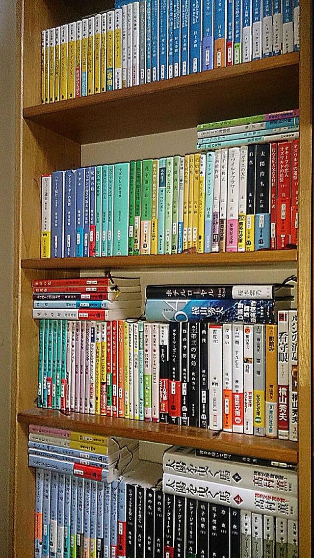 画像: 鷲尾さん自宅の本棚