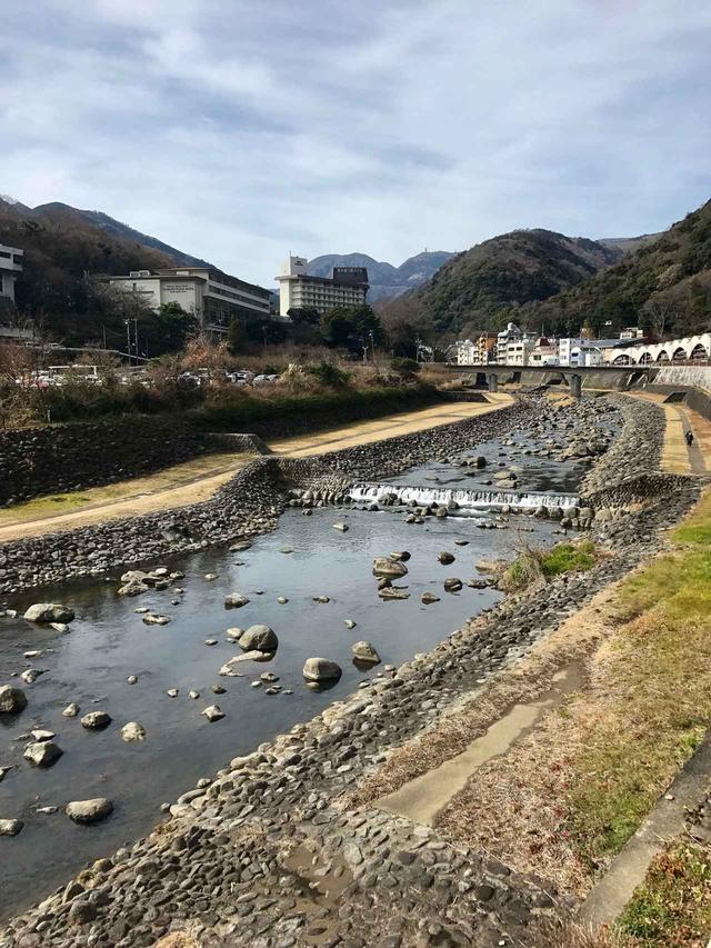 画像: 箱根湯本駅からテクテク歩いて・・・