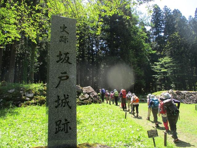 画像1: 5月8日・9日に岡田ガイドのコースで暑い暑い新潟の山へ行って来ました♪