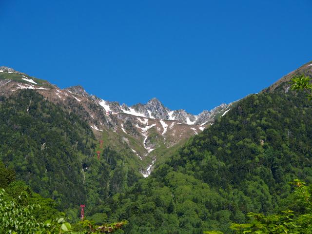 画像: 新緑と残雪の木曽駒ケ岳
