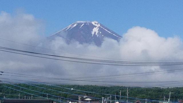 画像: 忍野村から見える富士山