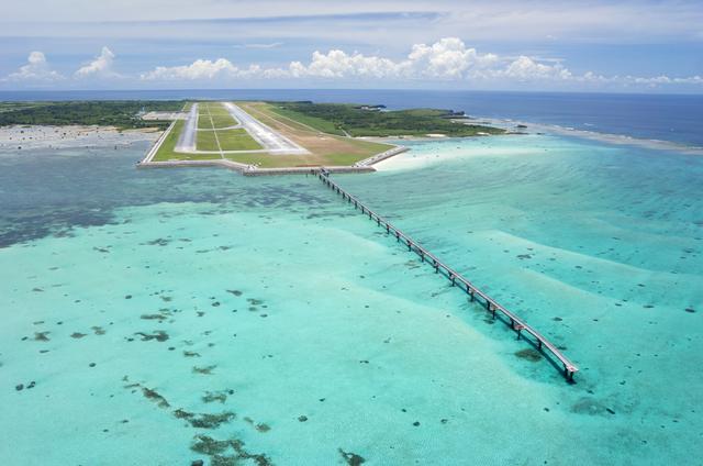 画像: 下地島空港17END 宮古諸島の中でも屈指の海の透明度を誇ります。 画像提供:下地島エアポートマネジメント