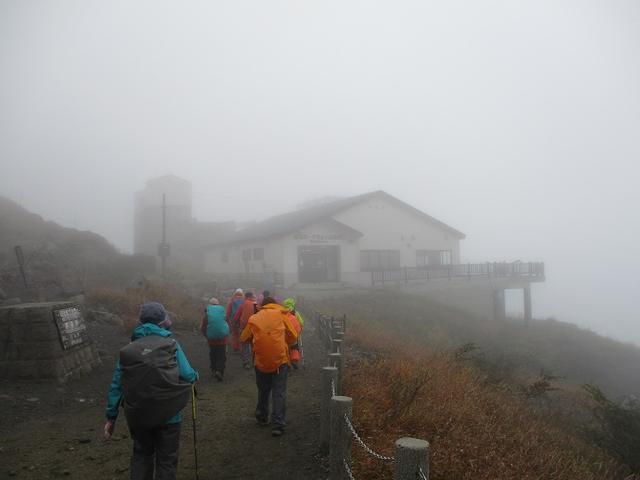 画像8: 10月10日より山旅会 「那須 茶臼岳と姥ヶ平」 ツアーにいってきました!