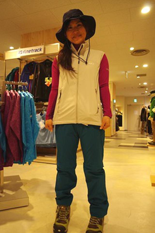 画像: フロントジップの付いている服が脱ぎ着しやすくオススメです